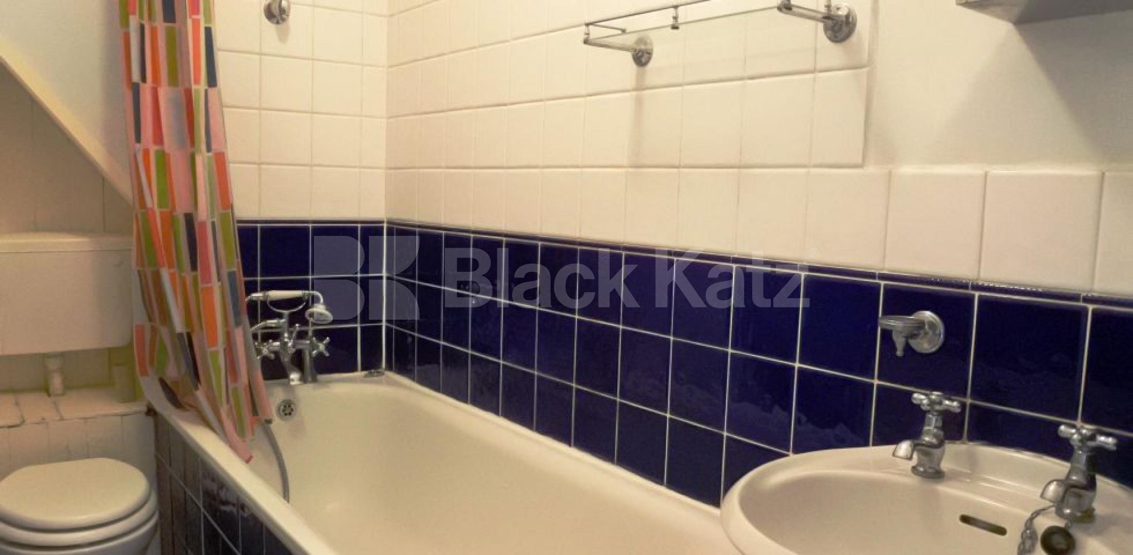 			Newly Decorated Top floor Property With Communal Garden, 2 Bedroom, 1 bath, 1 reception Flat			 Womersley Road, Crouch End