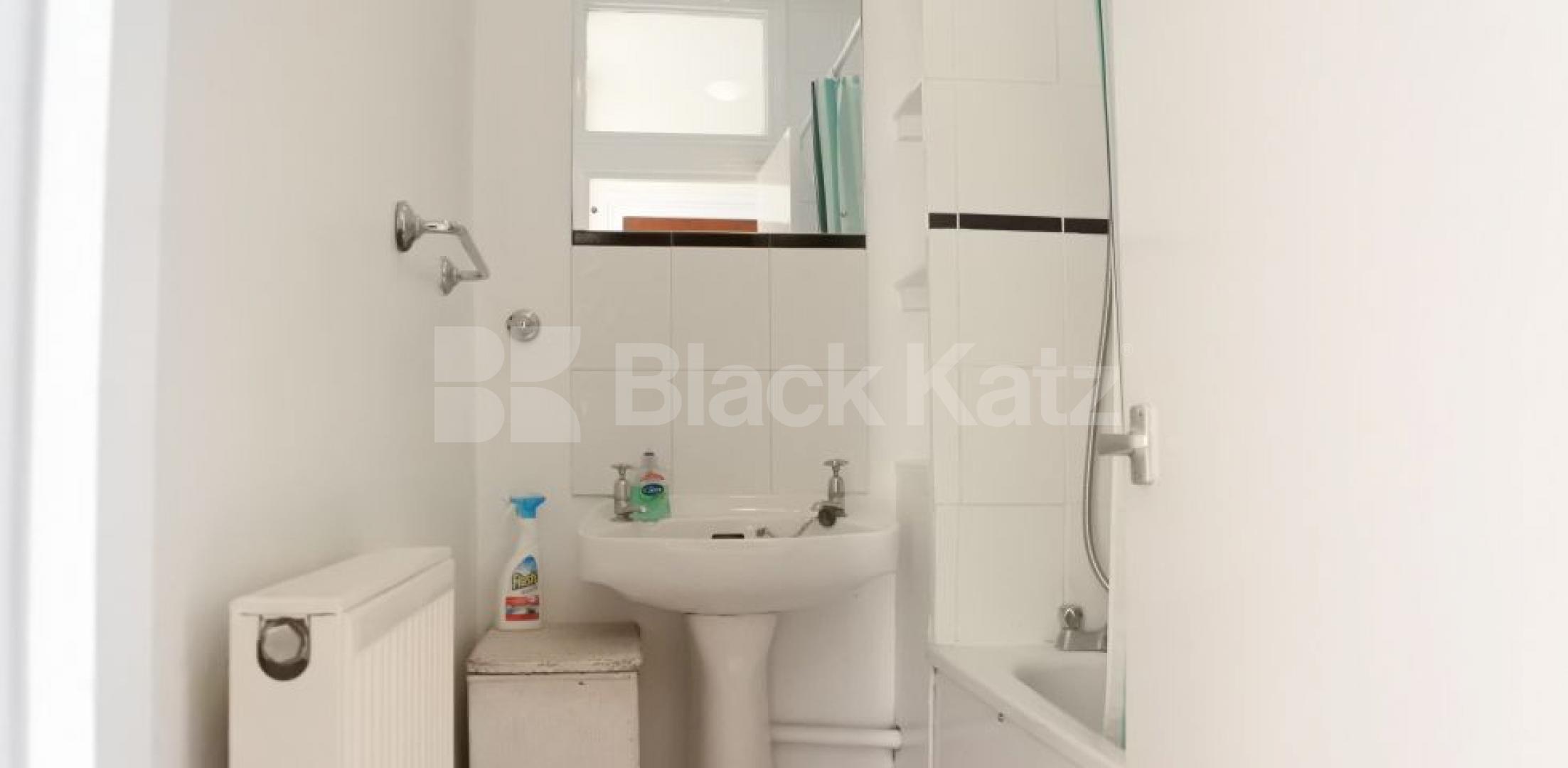 			1 Bedroom, 1 bath, 1 reception Flat			 Park Road, CROUCH END