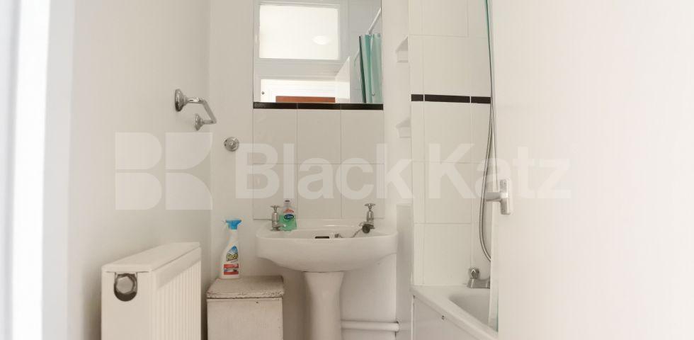 			1 Bedroom, 1 bath, 1 reception Flat			 Park Road, CROUCH END