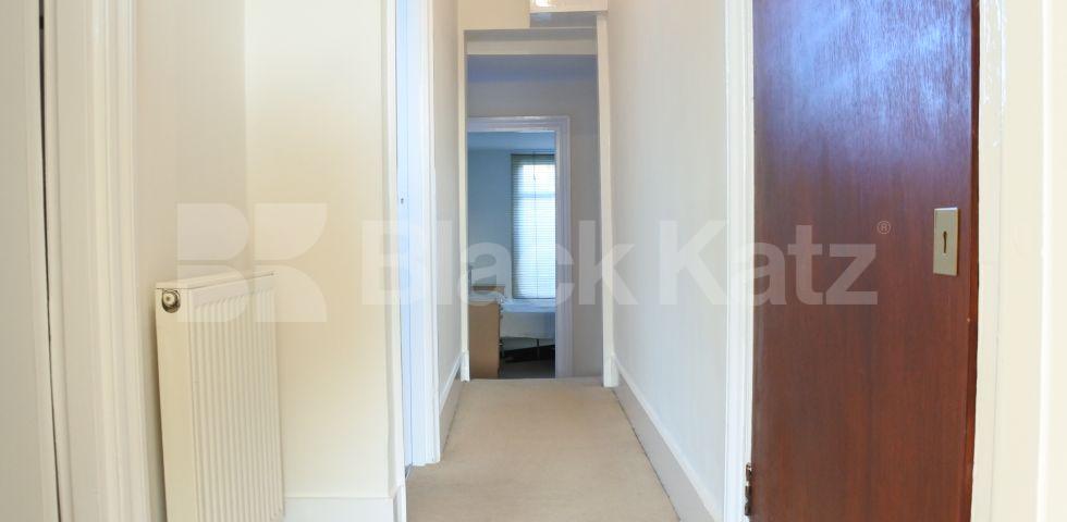 			1 Bedroom, 1 bath, 1 reception Flat			 Park Road, CROUCH END