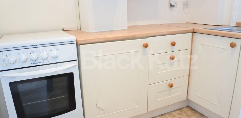 			1 Bedroom, 1 bath, 1 reception Flat			 Park Road, CROUCH END