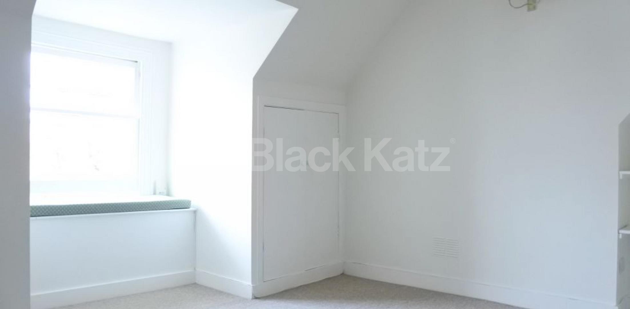 			Newly Decorated Top floor Property With Communal Garden, 2 Bedroom, 1 bath, 1 reception Flat			 Womersley Road, Crouch End