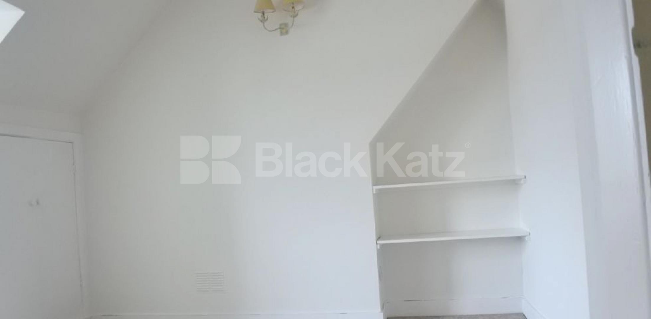 			Newly Decorated Top floor Property With Communal Garden, 2 Bedroom, 1 bath, 1 reception Flat			 Womersley Road, Crouch End