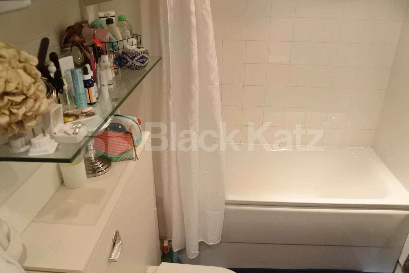 			Unique Property !, 1 Bedroom, 1 bath, 1 reception House			 Womersley Road, CROUCH END