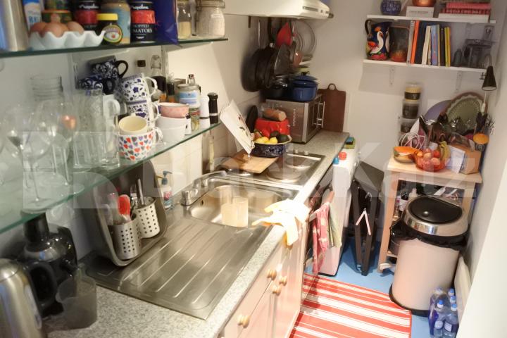 			Unique Property !, 1 Bedroom, 1 bath, 1 reception House			 Womersley Road, CROUCH END