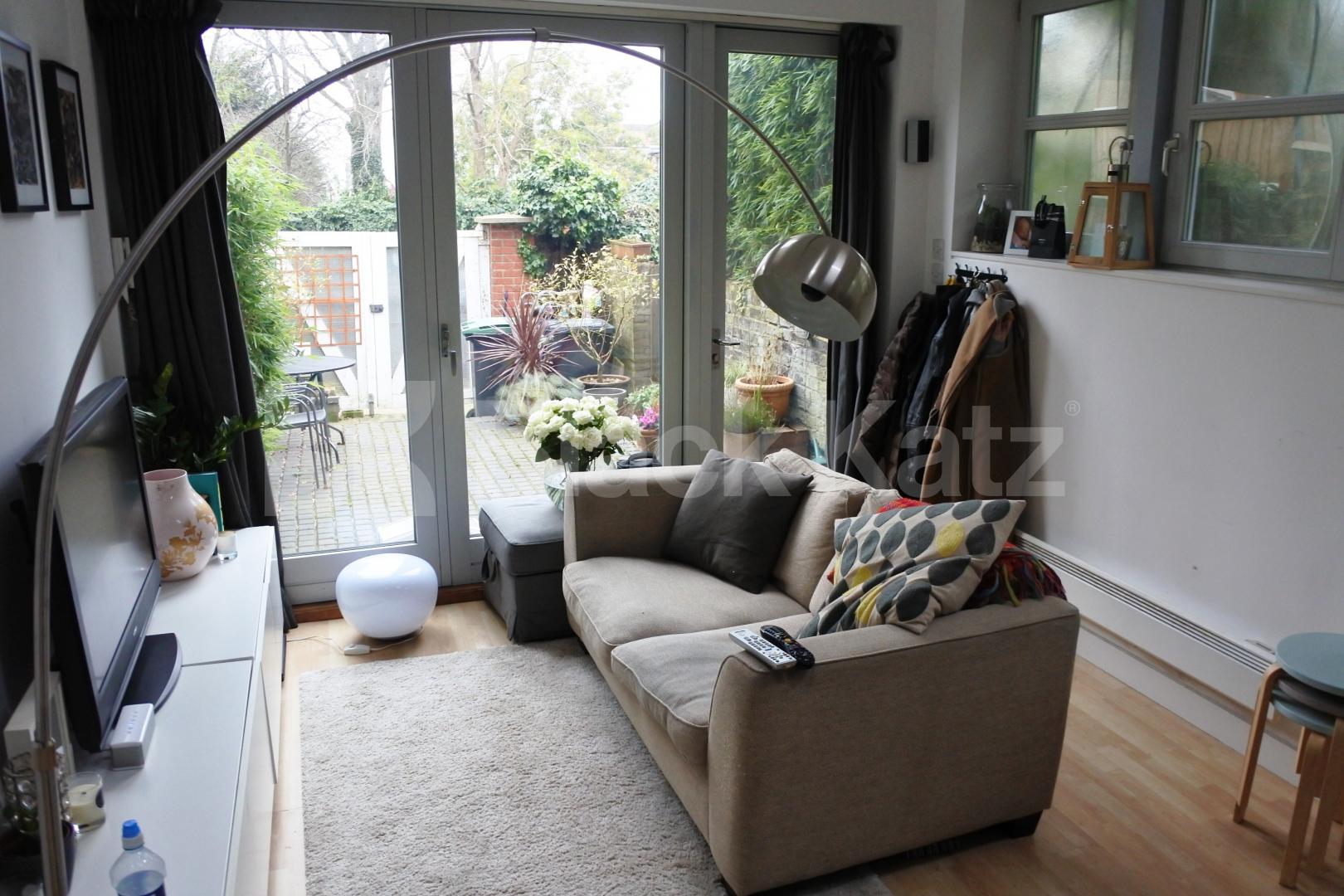 			Unique Property !, 1 Bedroom, 1 bath, 1 reception House			 Womersley Road, CROUCH END