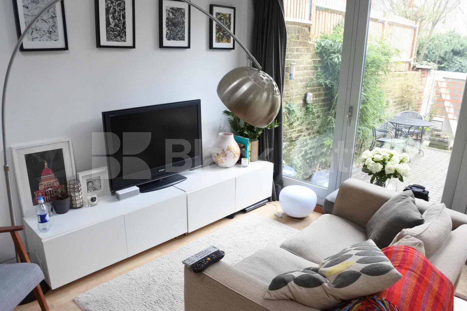 			Unique Property !, 1 Bedroom, 1 bath, 1 reception House			 Womersley Road, CROUCH END