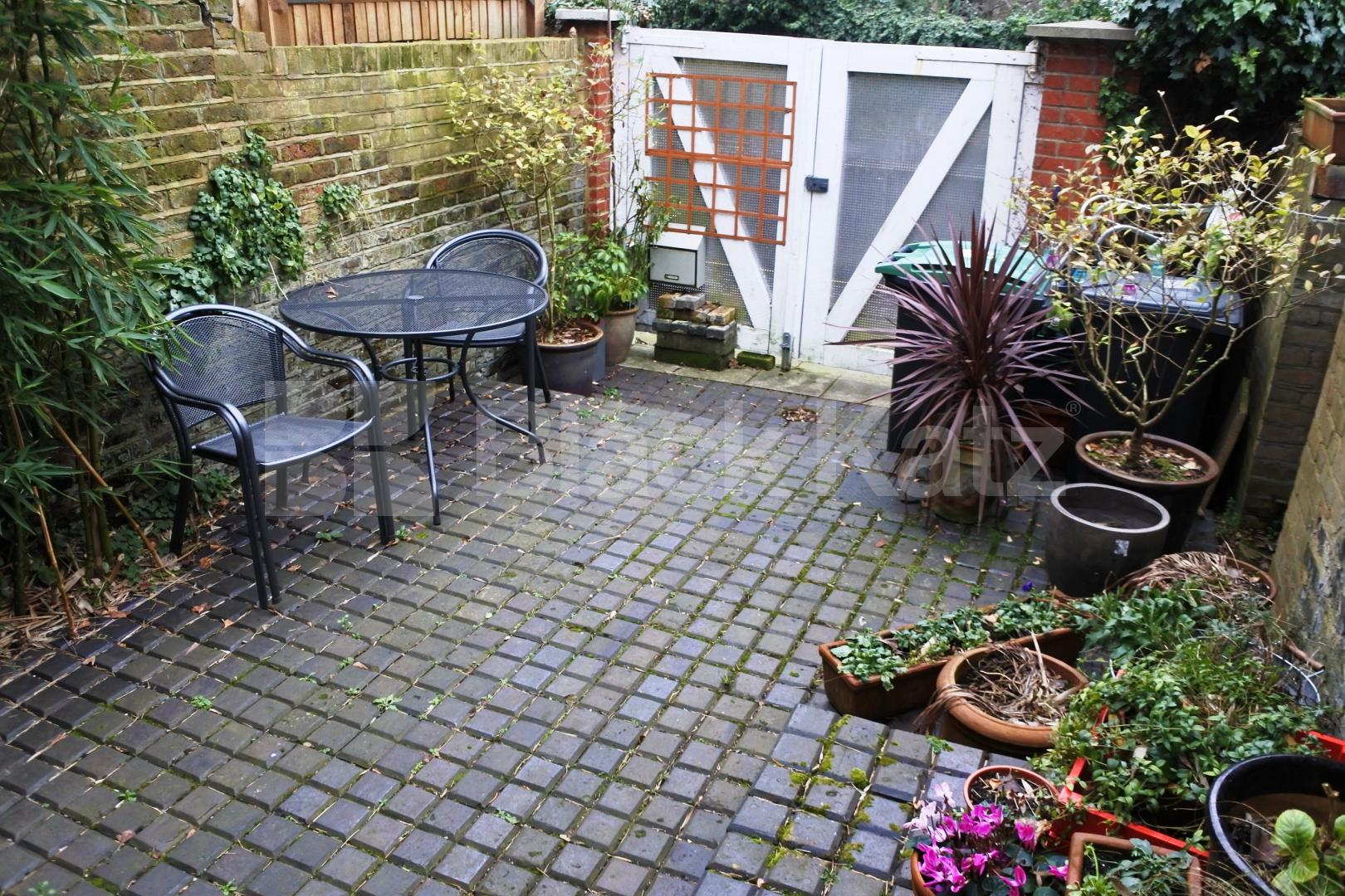 			Unique Property !, 1 Bedroom, 1 bath, 1 reception House			 Womersley Road, CROUCH END