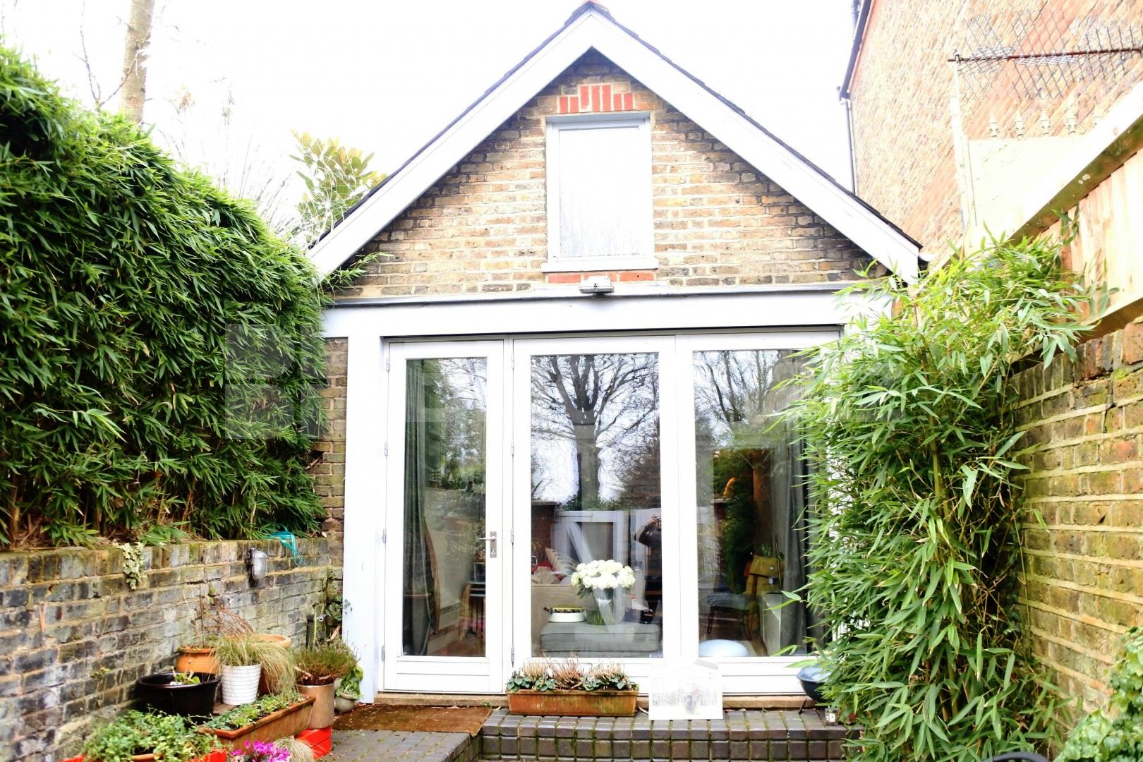 			Unique Property !, 1 Bedroom, 1 bath, 1 reception House			 Womersley Road, CROUCH END