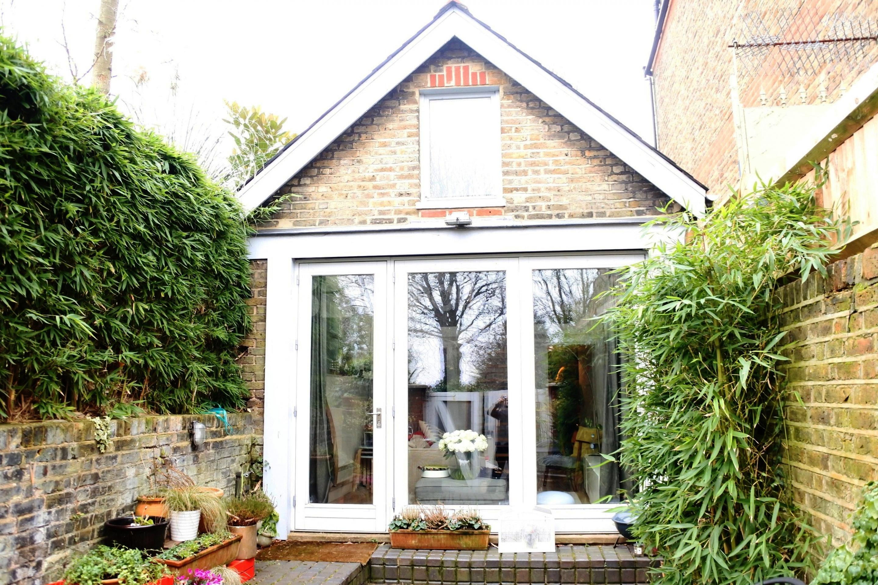 			Unique Property !, 1 Bedroom, 1 bath, 1 reception House			 Womersley Road, CROUCH END N8