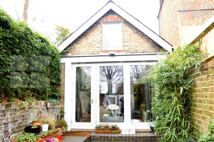 			Unique Property !, 1 Bedroom, 1 bath, 1 reception House			 Womersley Road, CROUCH END