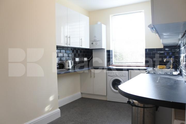 			2 Bedroom, 1 bath, 1 reception Flat			 Lesley road, East Finchley