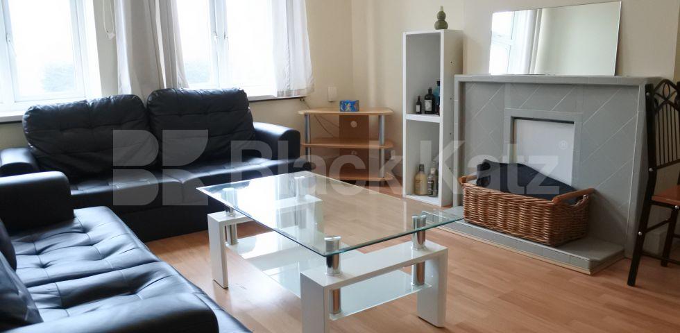 			Only a 3 Week Deposit Required !, 4 Bedroom, 1 bath, 1 reception Flat			 Alymer Road, East Finchley