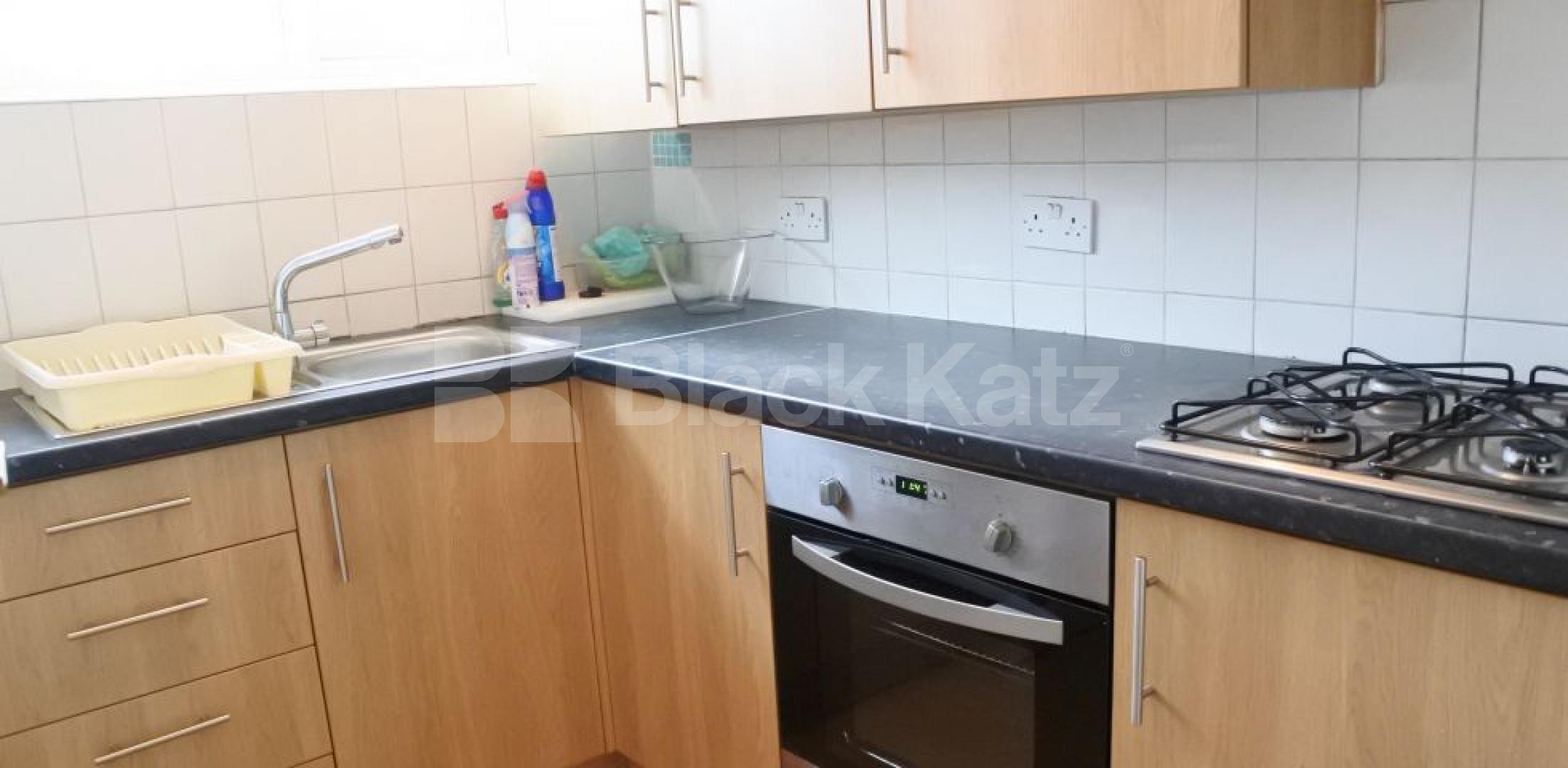 			Only a 3 Week Deposit Required !, 4 Bedroom, 1 bath, 1 reception Flat			 Alymer Road, East Finchley