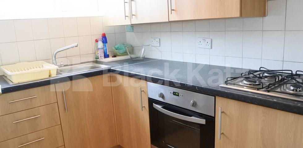			Only a 3 Week Deposit Required !, 4 Bedroom, 1 bath, 1 reception Flat			 Alymer Road, East Finchley