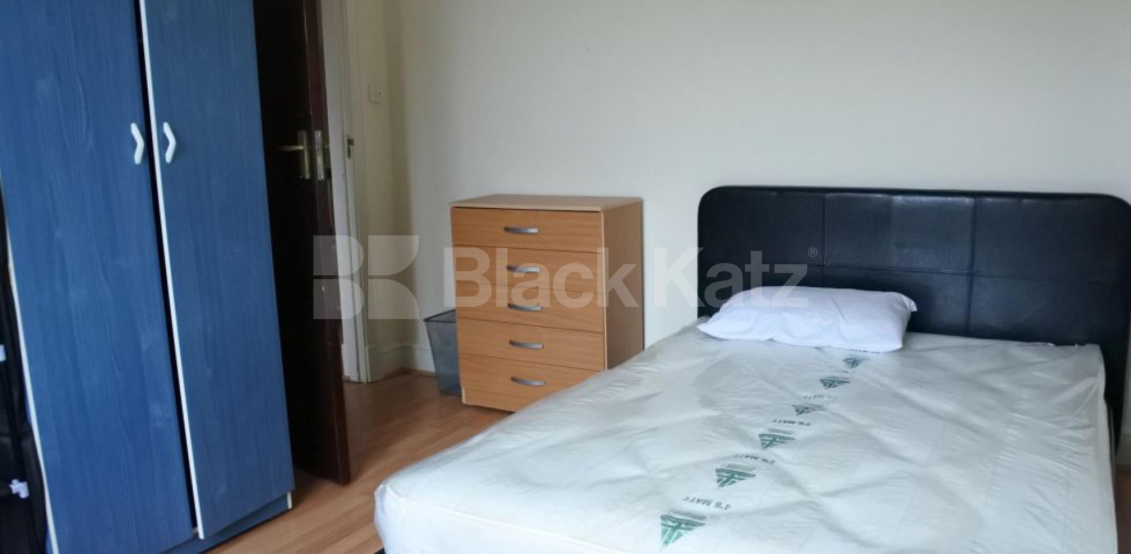 			Only a 3 Week Deposit Required !, 4 Bedroom, 1 bath, 1 reception Flat			 Alymer Road, East Finchley