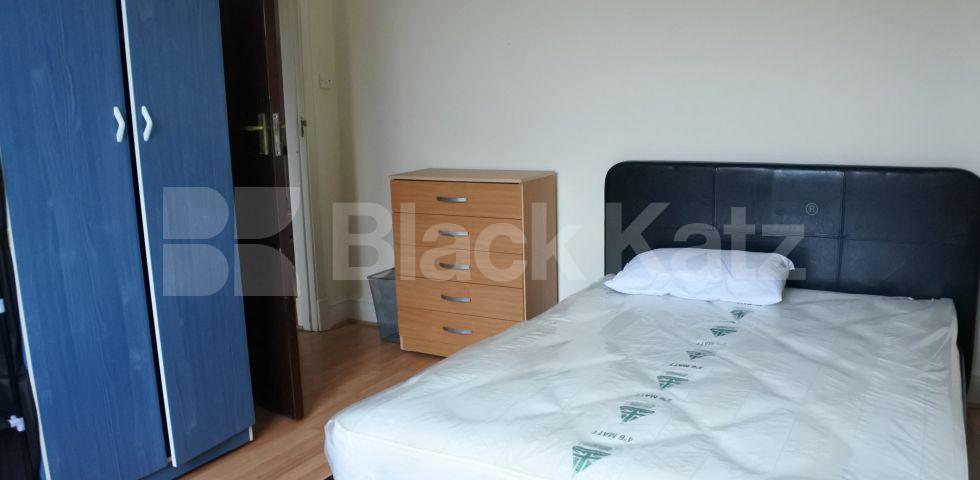 			Only a 3 Week Deposit Required !, 4 Bedroom, 1 bath, 1 reception Flat			 Alymer Road, East Finchley