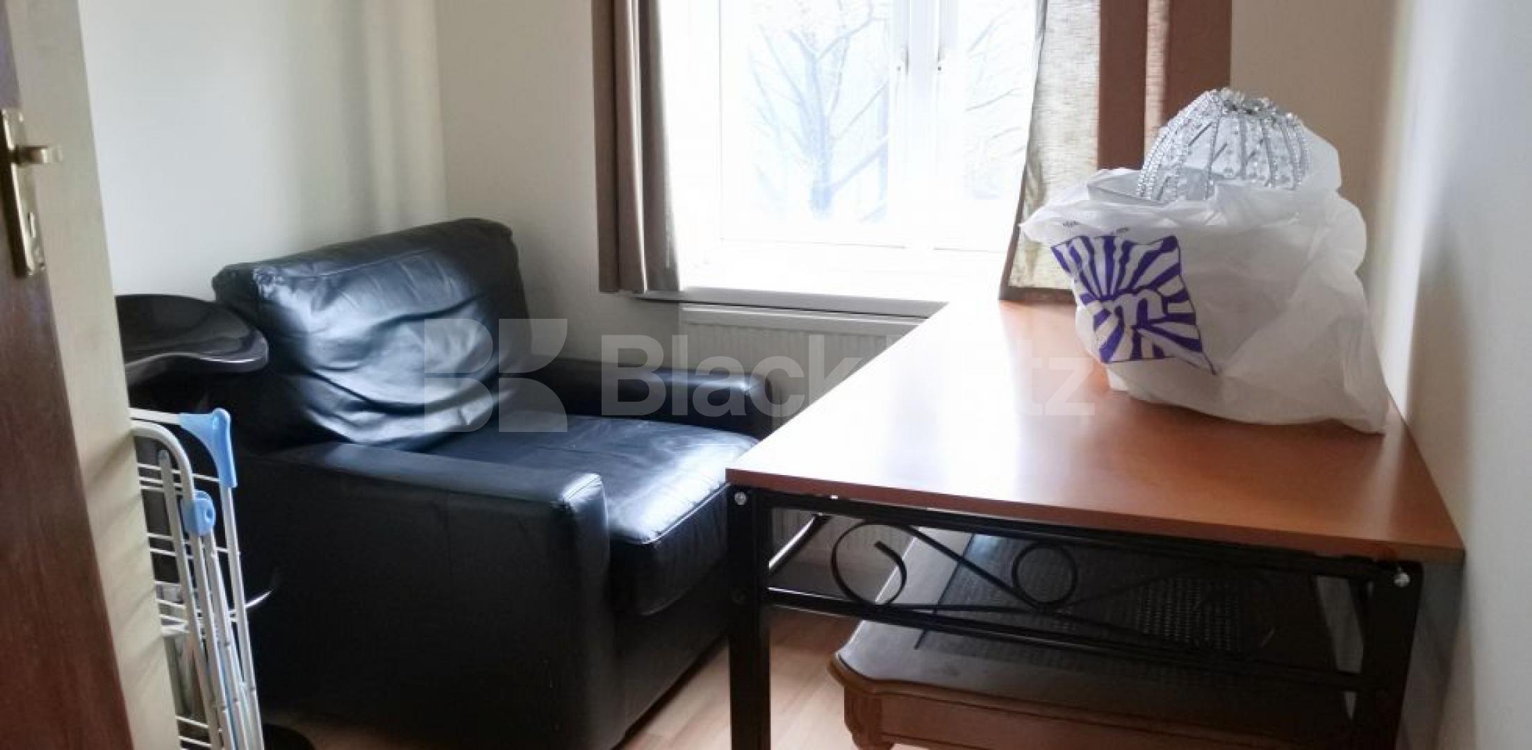 			Only a 3 Week Deposit Required !, 4 Bedroom, 1 bath, 1 reception Flat			 Alymer Road, East Finchley