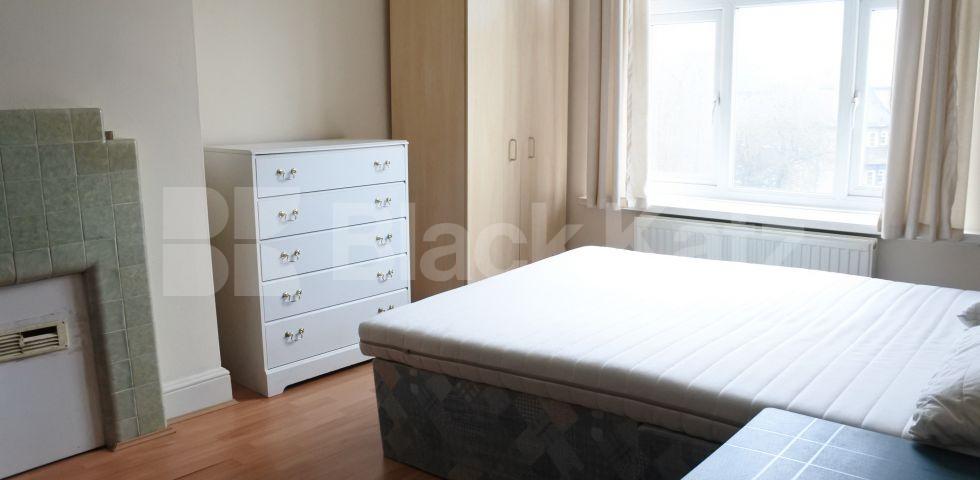 			Only a 3 Week Deposit Required !, 4 Bedroom, 1 bath, 1 reception Flat			 Alymer Road, East Finchley