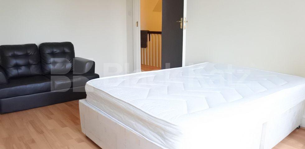 			Only a 3 Week Deposit Required !, 4 Bedroom, 1 bath, 1 reception Flat			 Alymer Road, East Finchley