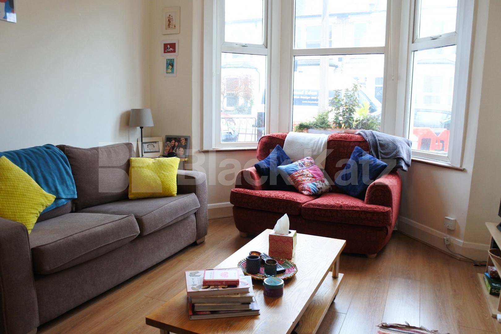 			Great Two Bed Property With Patio Garden !, 2 Bedroom, 1 bath, 1 reception Flat			 Parkhurst road, Bounds Green