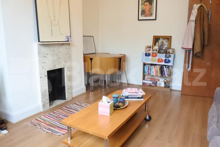 			Great Two Bed Property With Patio Garden !, 2 Bedroom, 1 bath, 1 reception Flat			 Parkhurst road, Bounds Green