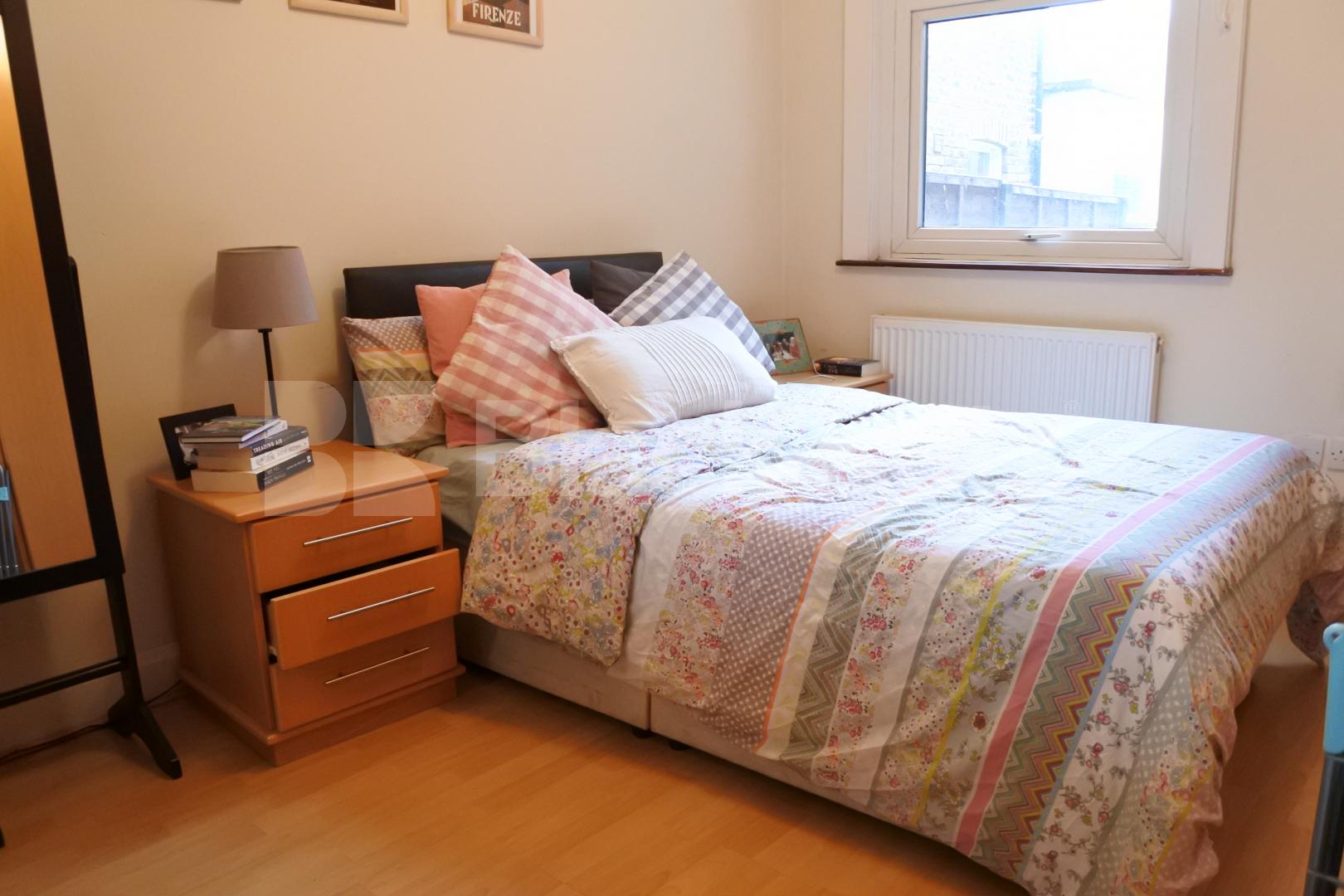 			Great Two Bed Property With Patio Garden !, 2 Bedroom, 1 bath, 1 reception Flat			 Parkhurst road, Bounds Green