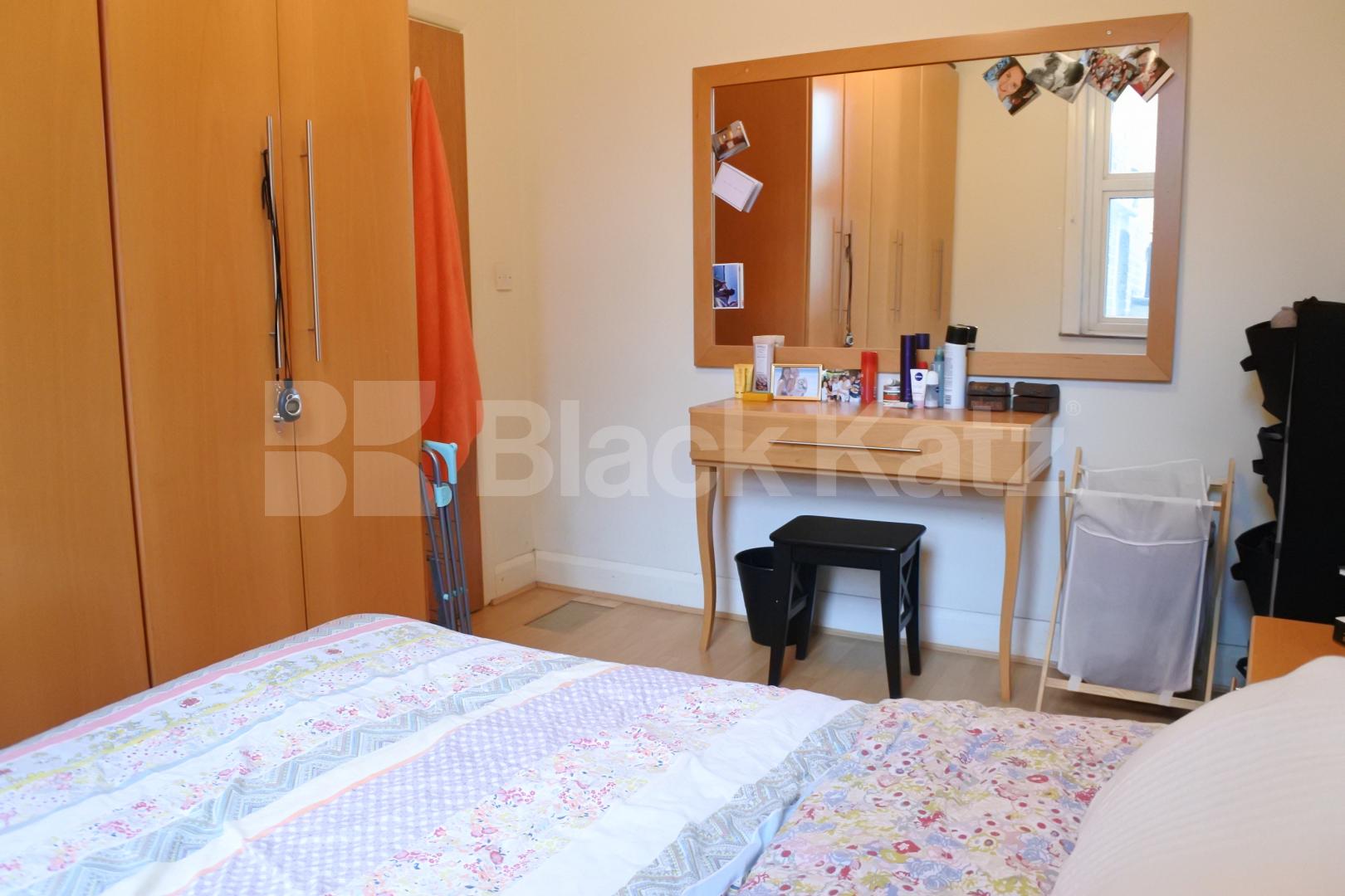 			Great Two Bed Property With Patio Garden !, 2 Bedroom, 1 bath, 1 reception Flat			 Parkhurst road, Bounds Green