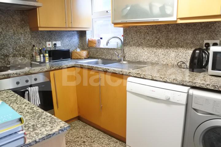 			Great Two Bed Property With Patio Garden !, 2 Bedroom, 1 bath, 1 reception Flat			 Parkhurst road, Bounds Green