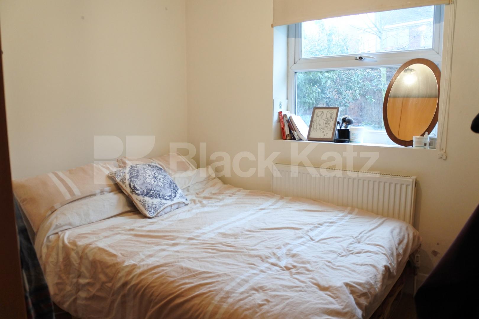 			Great Two Bed Property With Patio Garden !, 2 Bedroom, 1 bath, 1 reception Flat			 Parkhurst road, Bounds Green