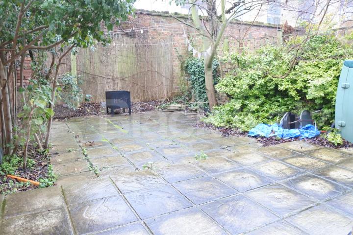 			Great Two Bed Property With Patio Garden !, 2 Bedroom, 1 bath, 1 reception Flat			 Parkhurst road, Bounds Green