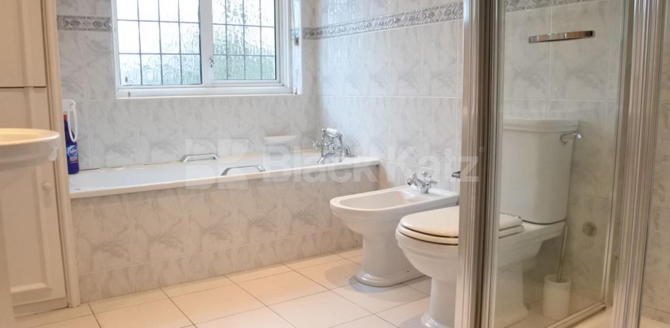 			NEW INSTRUCTION!, 4 Bedroom, 1 bath, 1 reception House			 Chandos Road, East Finchley