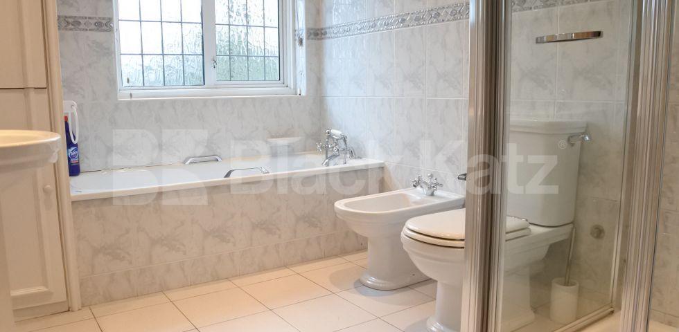 			NEW INSTRUCTION!, 4 Bedroom, 1 bath, 1 reception House			 Chandos Road, East Finchley