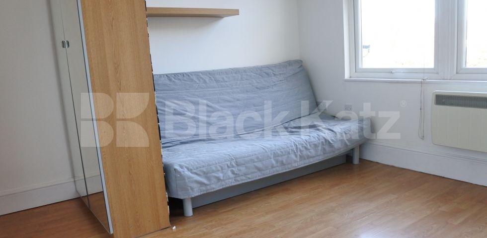 			Includes Water Rates !, Studio Apartment, 1 bath, 1 reception Studio			 Tetherdown, MUSWELL HILL
