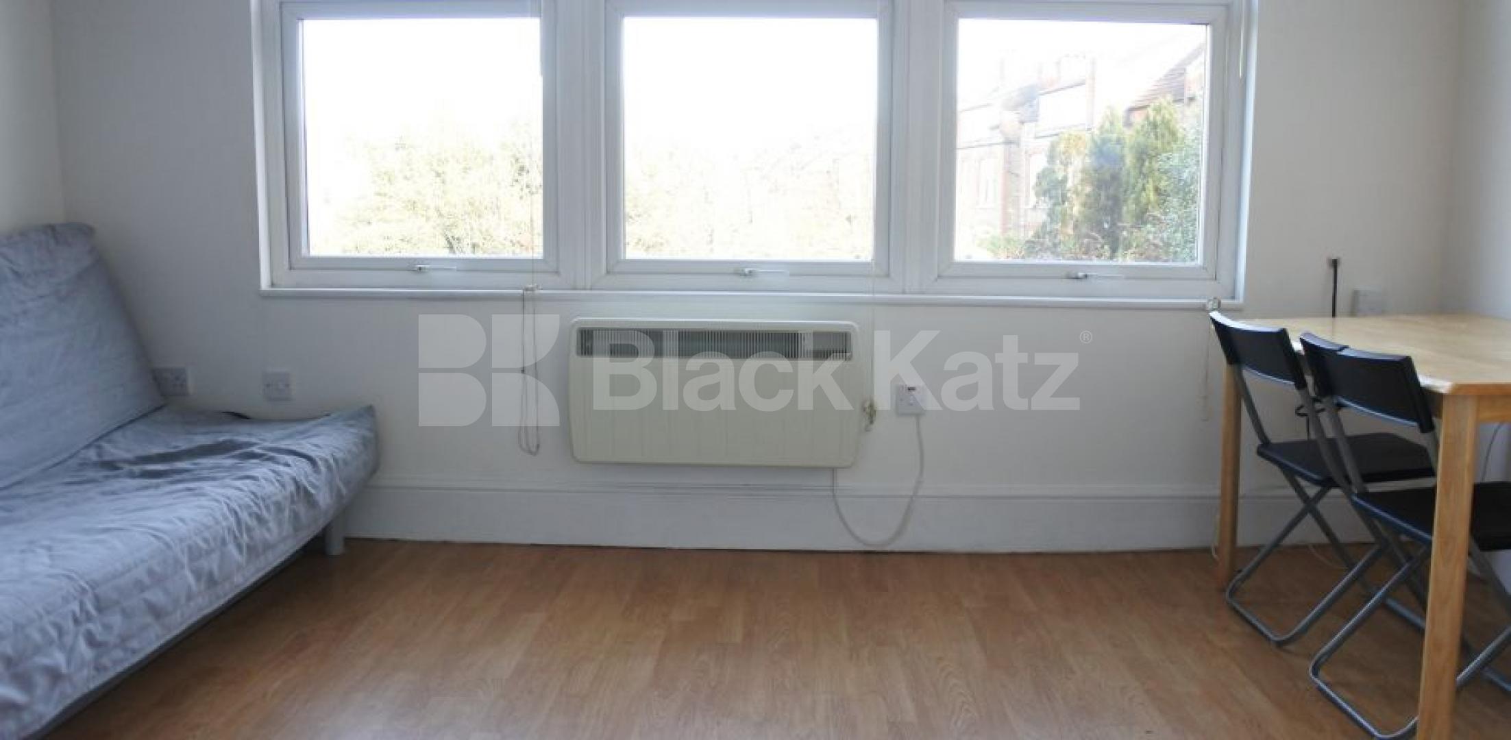 			Includes Water Rates !, Studio Apartment, 1 bath, 1 reception Studio			 Tetherdown, MUSWELL HILL