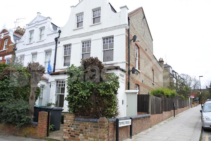 			INCLUSIVE OF ALL BILLS EXCEPT ELECTRIC!, Studio Apartment, 1 bath, 1 reception Apartment			 Hillfield Avenue, CROUCH END