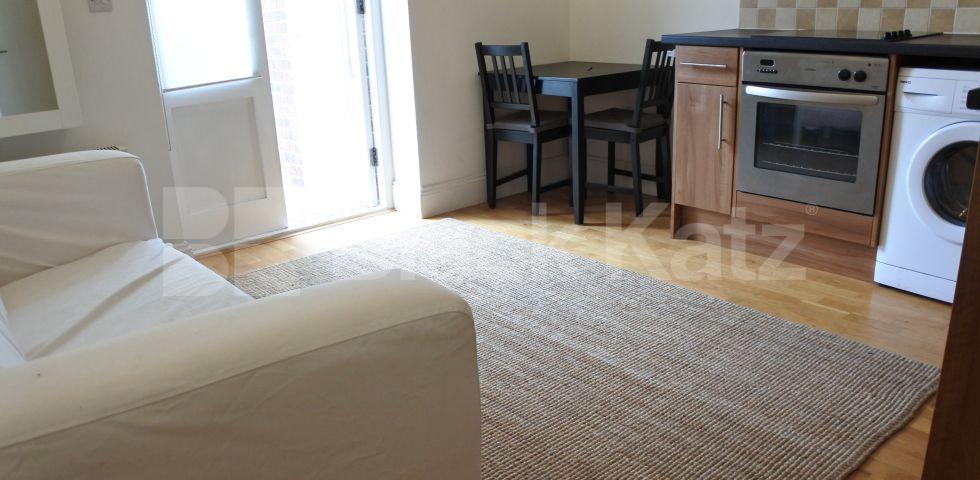 			ALL BILLS INCLUDED ! ! !, 1 Bedroom, 1 bath, 1 reception Flat			 Elm Grove, Crouch End