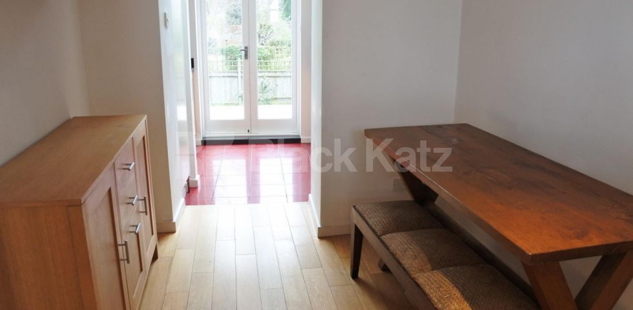 			MINS TO BROADWAY! , 2 Bedroom, 1 bath, 1 reception Flat			 Pages Lane, MUSWELL HILL