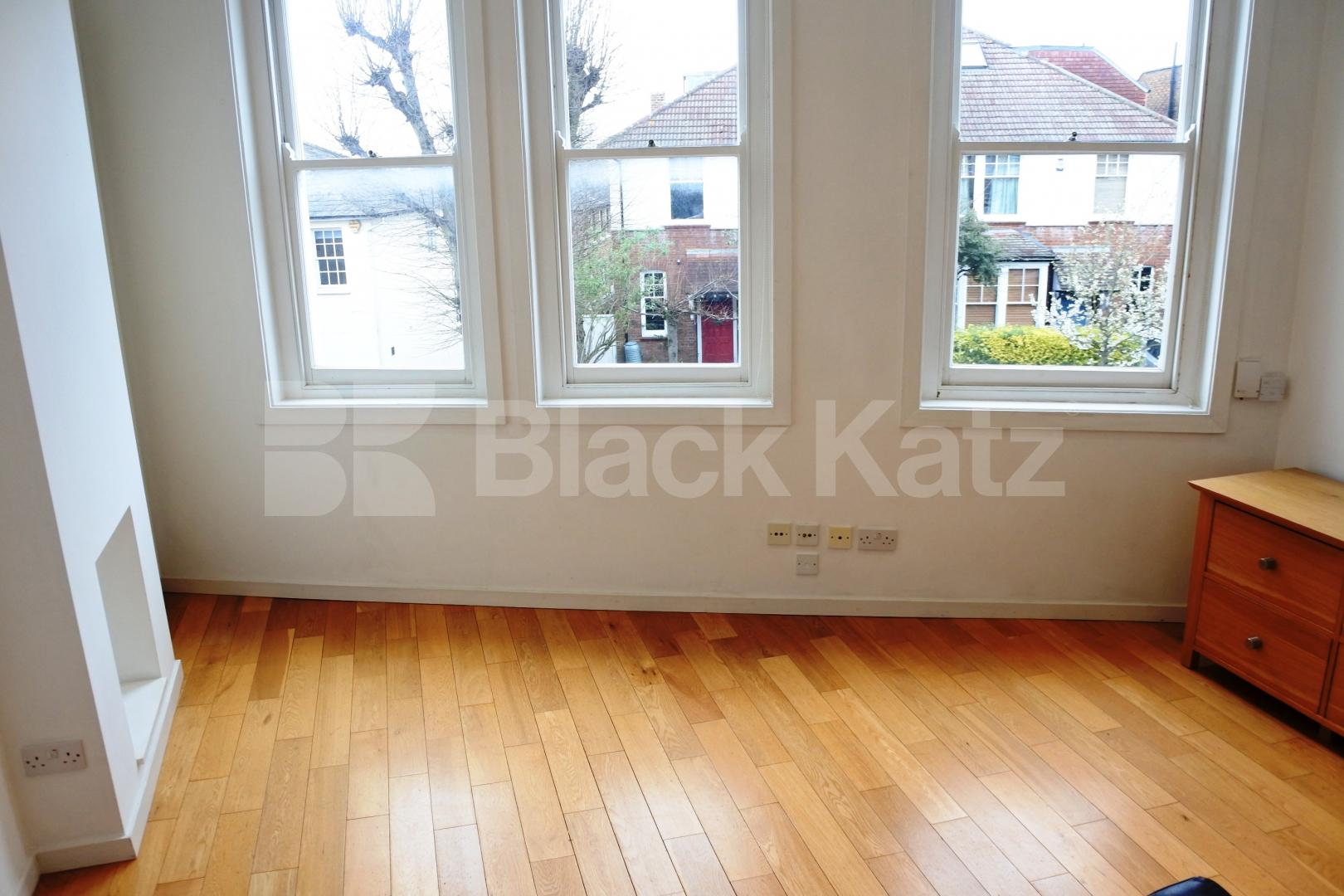 			MINS TO BROADWAY! , 2 Bedroom, 1 bath, 1 reception Flat			 Pages Lane, MUSWELL HILL