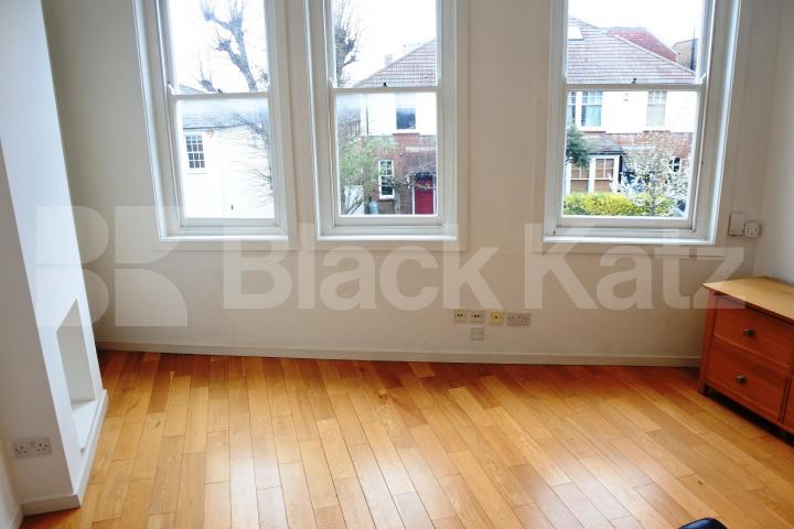 			MINS TO BROADWAY! , 2 Bedroom, 1 bath, 1 reception Flat			 Pages Lane, MUSWELL HILL