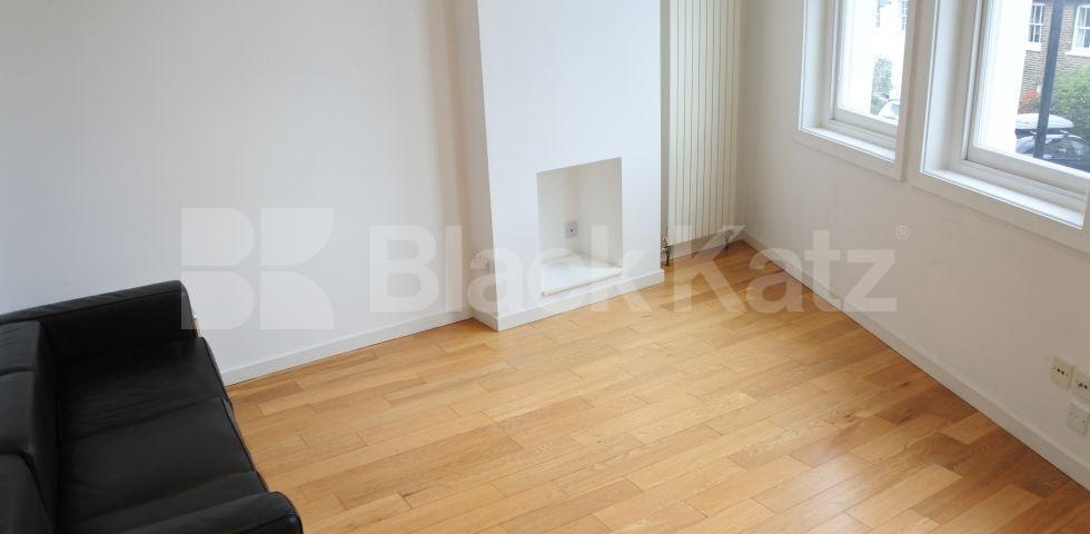 			MINS TO BROADWAY! , 2 Bedroom, 1 bath, 1 reception Flat			 Pages Lane, MUSWELL HILL