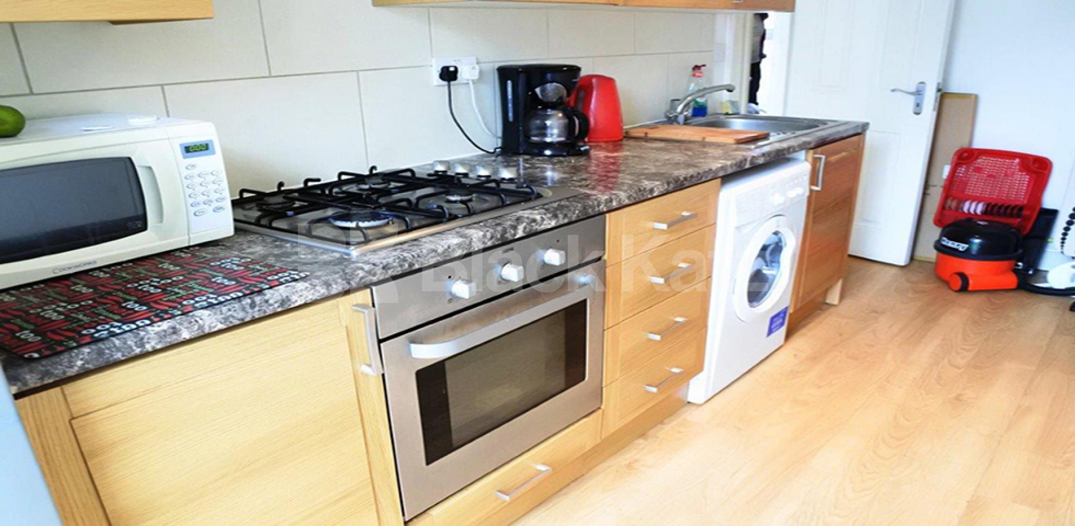 			1 Bedroom, 1 bath, 1 reception Flat			 Turnpike Lane, Turnpike Lane