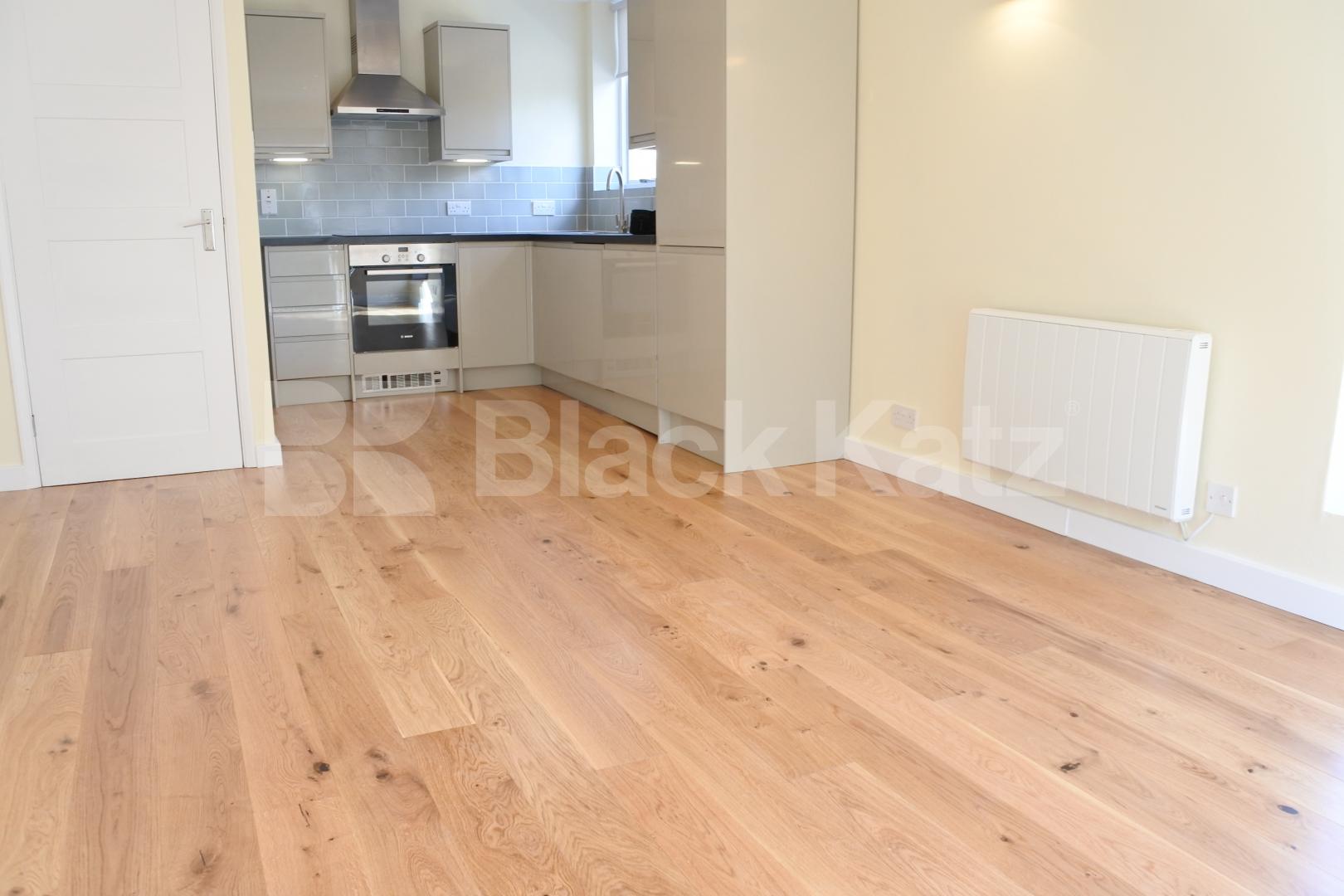 			Amazing flat with large roof terrace!!!, 1 Bedroom, 1 bath, 1 reception Flat			 Avenue Road, Highgate