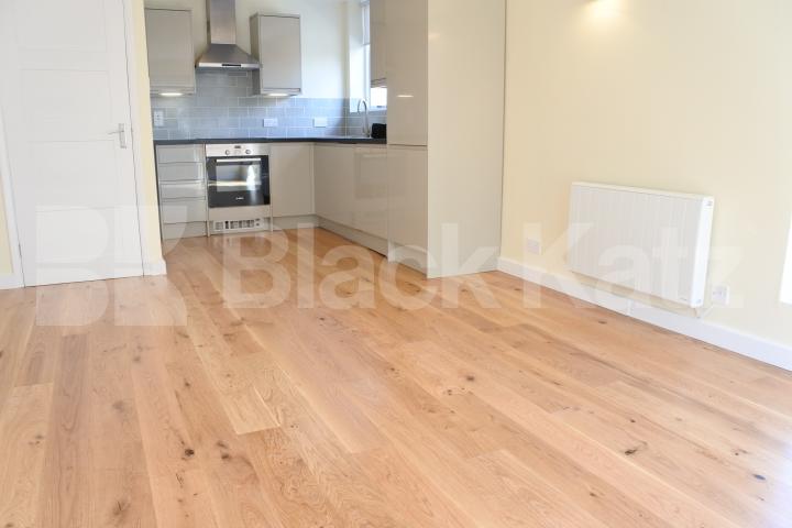 			Amazing flat with large roof terrace!!!, 1 Bedroom, 1 bath, 1 reception Flat			 Avenue Road, Highgate