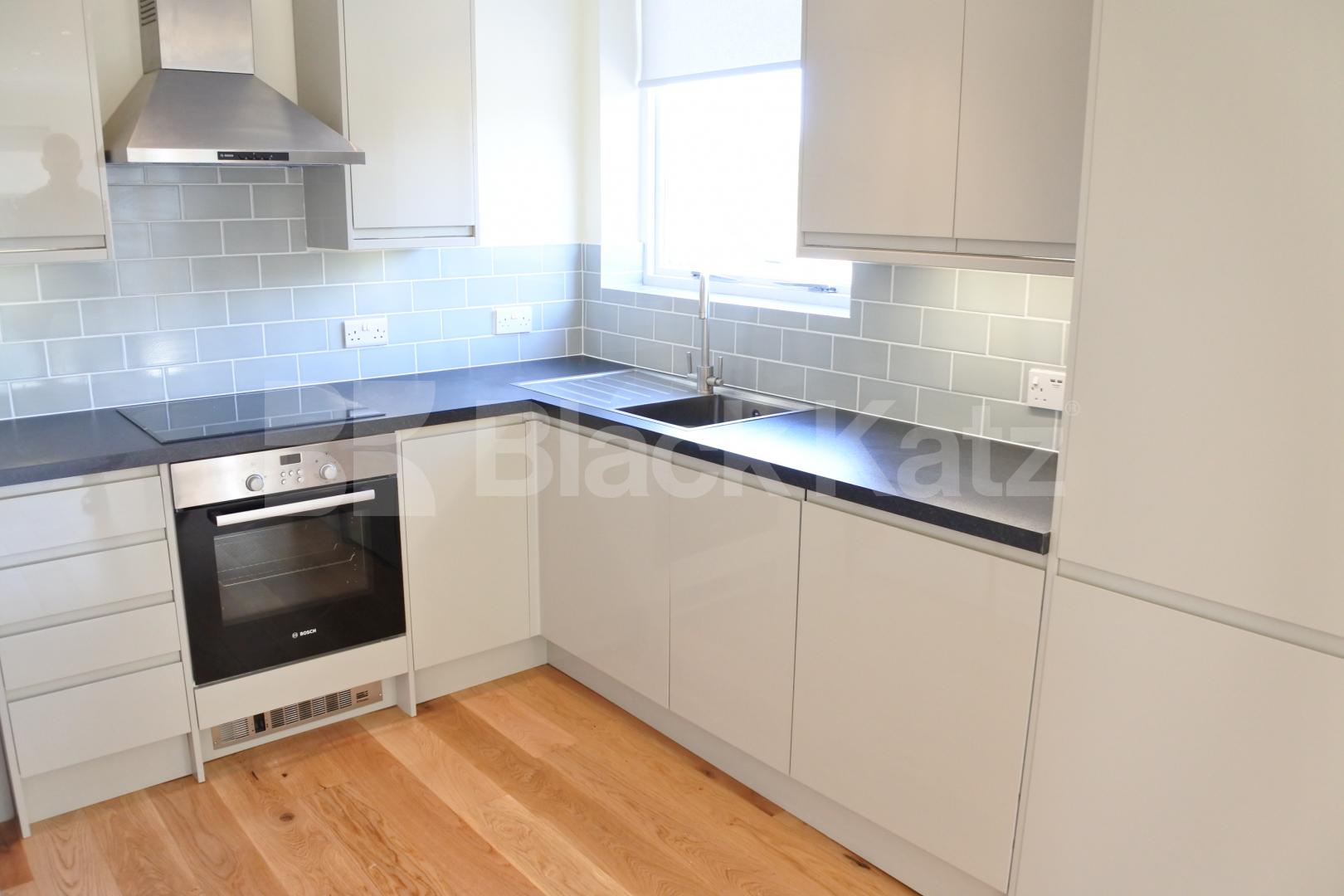 			Amazing flat with large roof terrace!!!, 1 Bedroom, 1 bath, 1 reception Flat			 Avenue Road, Highgate