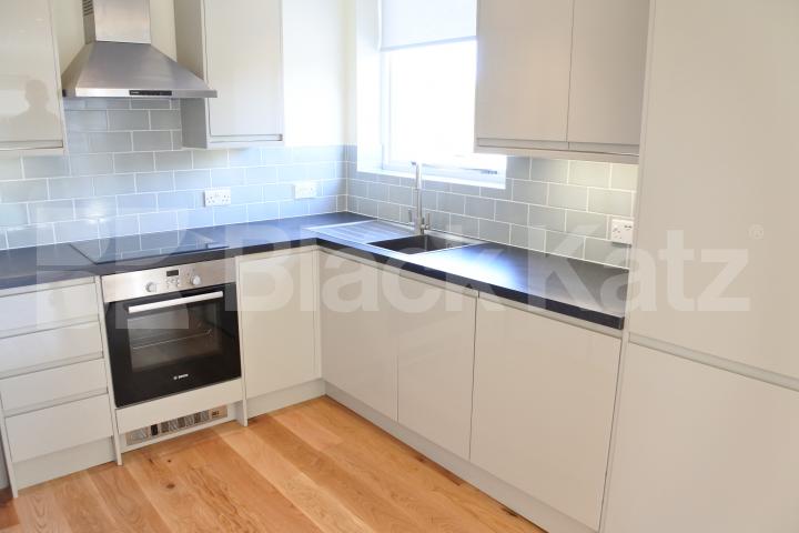 			Amazing flat with large roof terrace!!!, 1 Bedroom, 1 bath, 1 reception Flat			 Avenue Road, Highgate