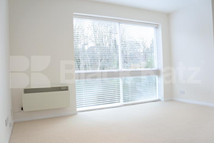 			Amazing flat with large roof terrace!!!, 1 Bedroom, 1 bath, 1 reception Flat			 Avenue Road, Highgate
