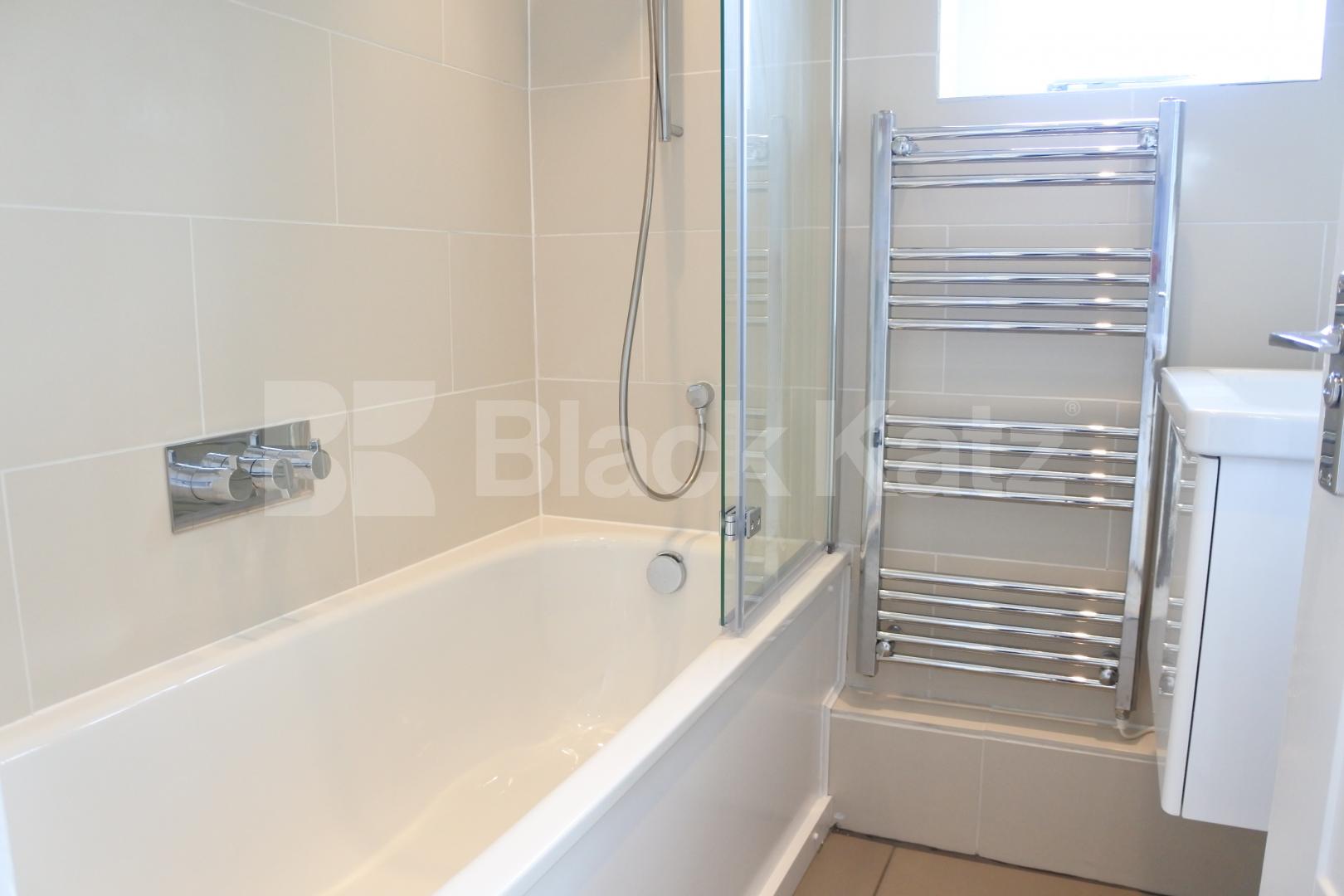 			Amazing flat with large roof terrace!!!, 1 Bedroom, 1 bath, 1 reception Flat			 Avenue Road, Highgate