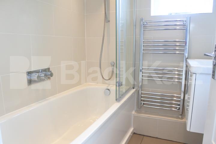 			Amazing flat with large roof terrace!!!, 1 Bedroom, 1 bath, 1 reception Flat			 Avenue Road, Highgate