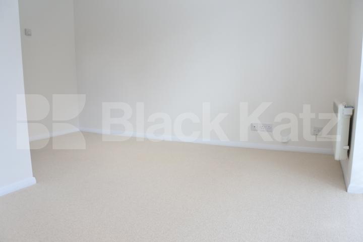 			Amazing flat with large roof terrace!!!, 1 Bedroom, 1 bath, 1 reception Flat			 Avenue Road, Highgate